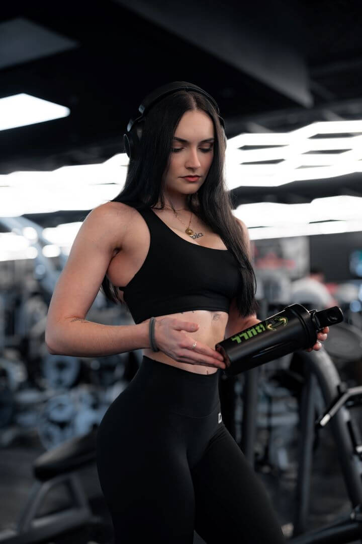 12 STRONG Pre-Workout Formula – Sour Cherry